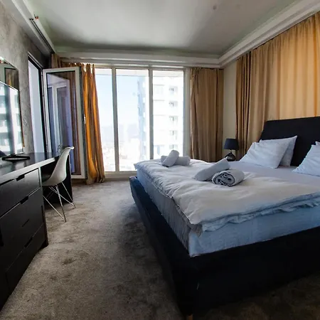 33rd Floor Luxury & Fitness Apartment