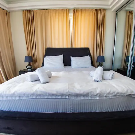 33rd Floor Luxury & Fitness Apartment *