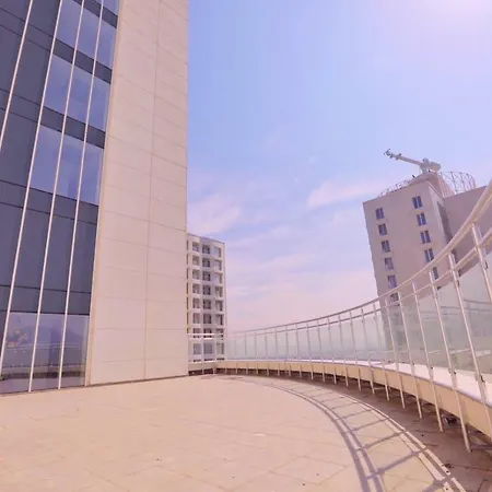 Апартаменти 33rd Floor Luxury & Fitness