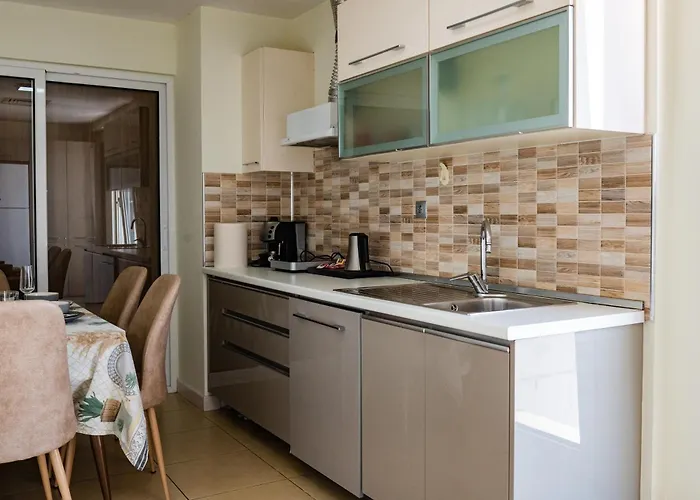 33rd Floor Luxury & Fitness Apartment